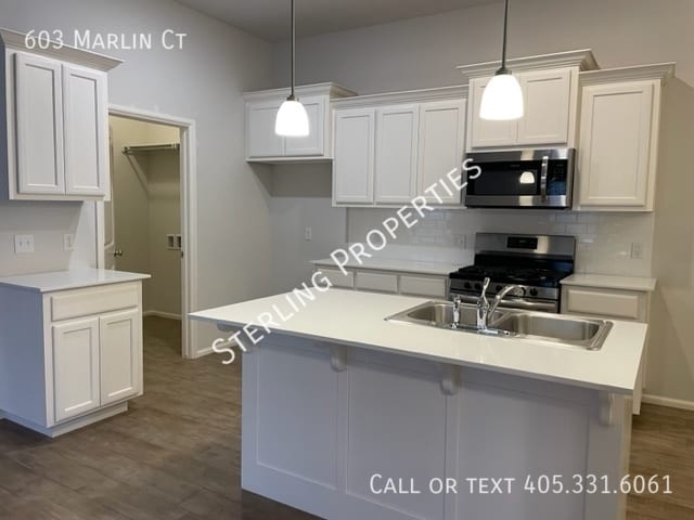 Building Photo - 603 Marlin Ct