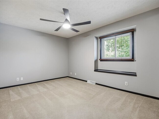 Building Photo - 15665 Fountain Hills Dr
