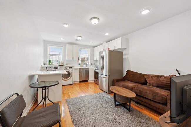 Building Photo - 240.5 South St