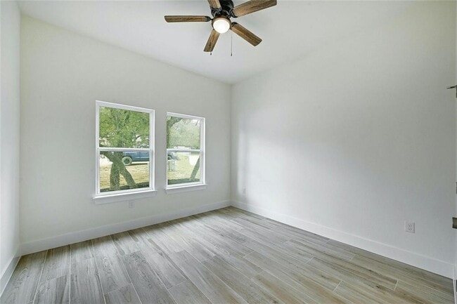 Building Photo - 14 Rhapsody Ln