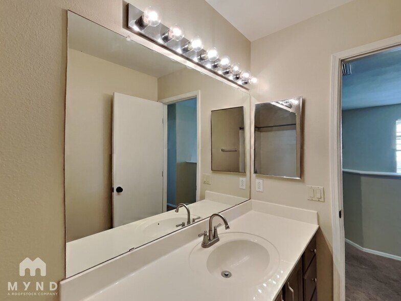 Building Photo - 8161 N Midnight Way