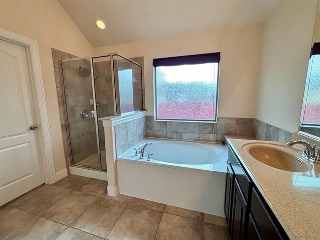 Building Photo - 2501 Speidel Dr