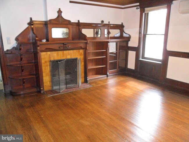 Building Photo - 423 Delaware St