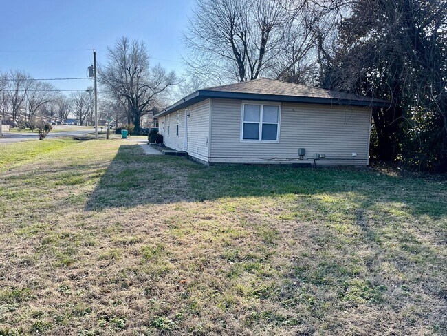 Building Photo - 2405-B E Pacific St