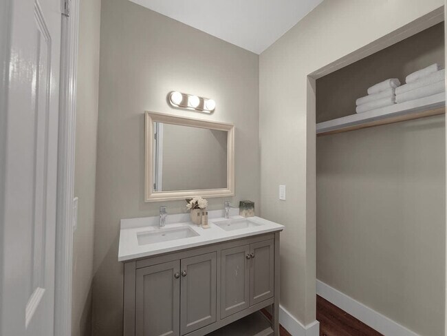 Building Photo - 3208 NE 9th St