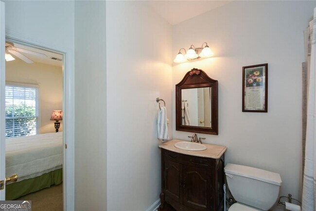 Building Photo - 305 Collegiate Dr