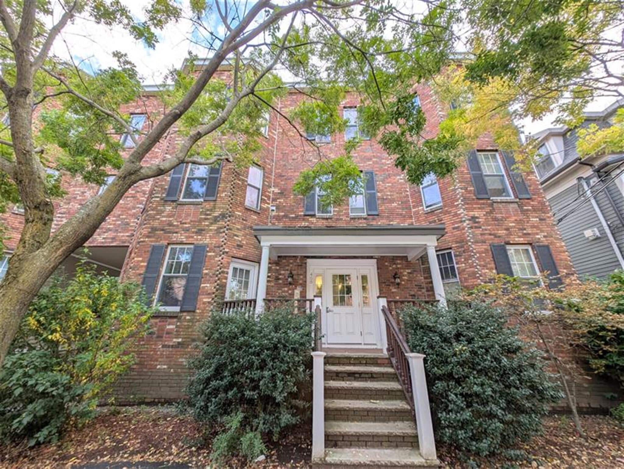 Building Photo - 470 Green St