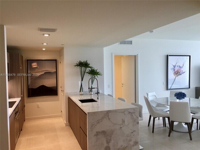 Building Photo - 401 N Birch Rd