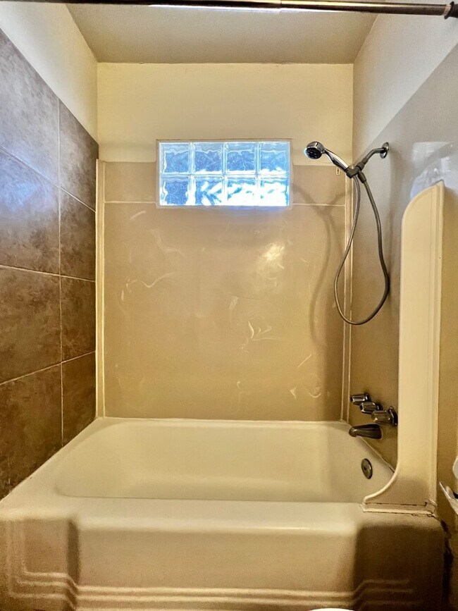 Building Photo - Ranch-Style 3 Bed, 1.5 Bath Home Near Avery Park in Fort Collins