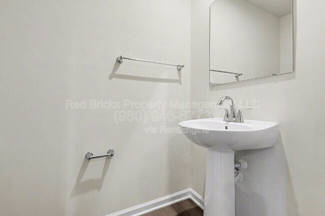 Building Photo - 1506 Gutter Br Dr