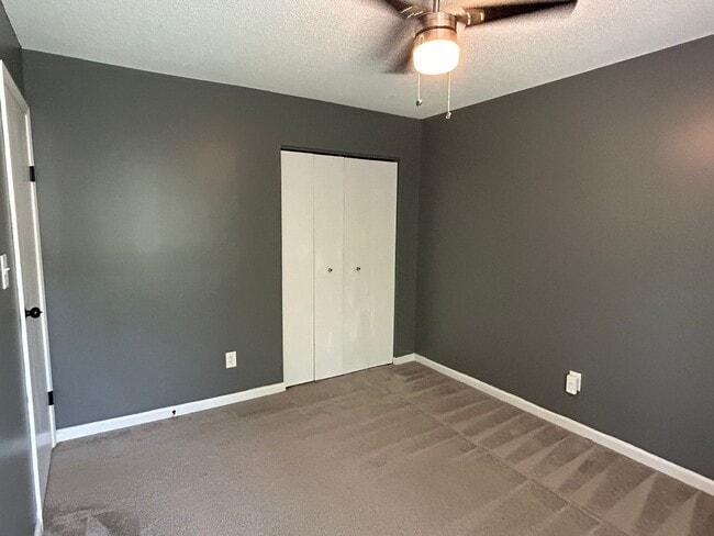 Building Photo - Wonderful 4 bed, 2.5 bath Single Family Ho...