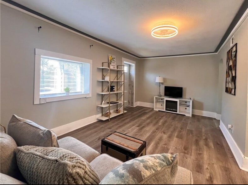 Front Door View - 6439 Chestnut Ave