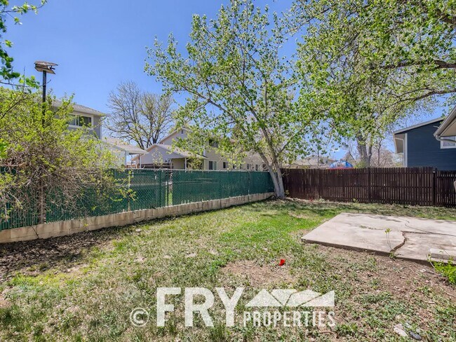 Building Photo - Updated large 2bed/1bath