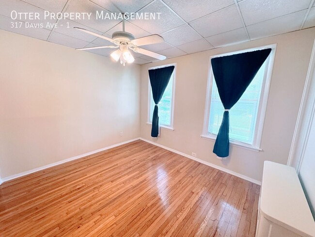 Building Photo - 317 Davis Ave