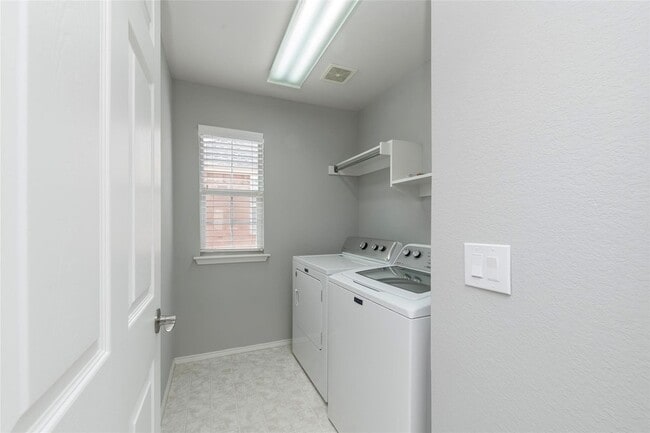 Building Photo - 2313 Hunters Run Dr