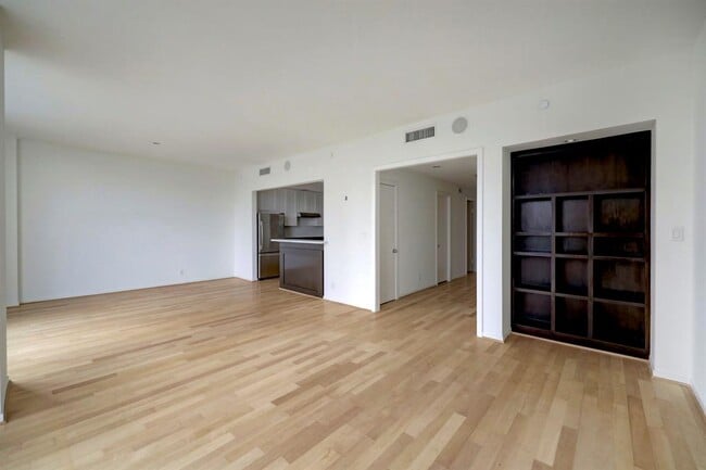 Building Photo - 5110 San Felipe St