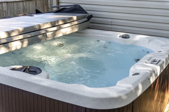 Building Photo - 530 Hanford St