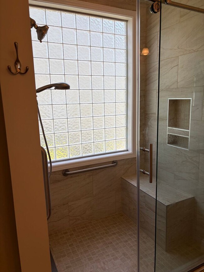 Building Photo - TRAVLERS REST HOME LOCATED IN HUNTERS RIDGE GATED COMMUNITY!