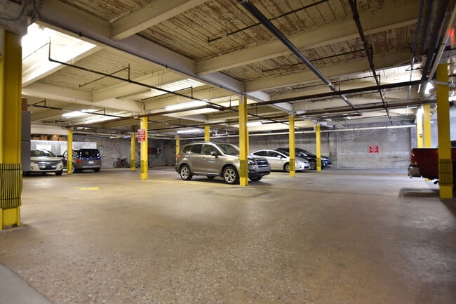 Building Photo - Stunning  2 Bedroom Loft @ Piedmont Leaf Lofts in Innovation Quarter!