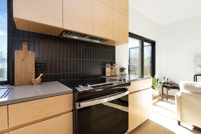 Building Photo - 815 Moro St