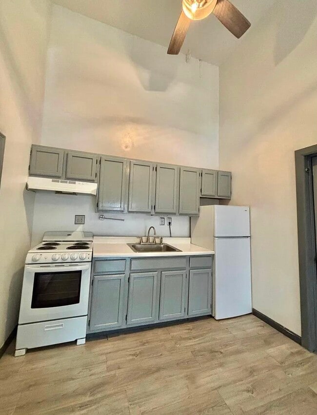 Building Photo - 215 Avenue B