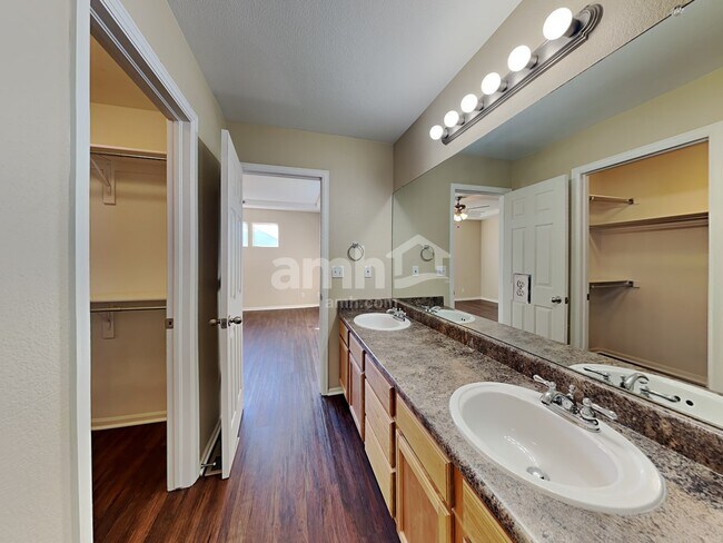Building Photo - 257 Chapel Hill Dr