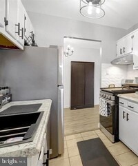 Building Photo - 5913 Mayflower Ct