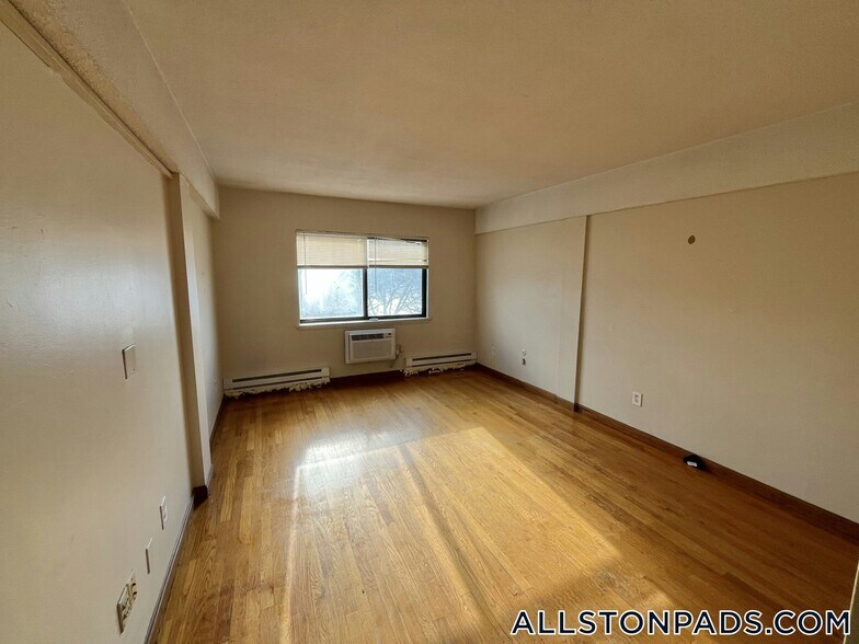 Building Photo - 1110 Commonwealth Ave