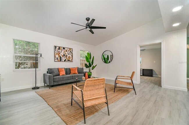 Building Photo - 2524 Dellwood Dr