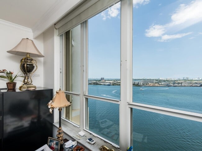 Building Photo - 888 Brickell Key Dr