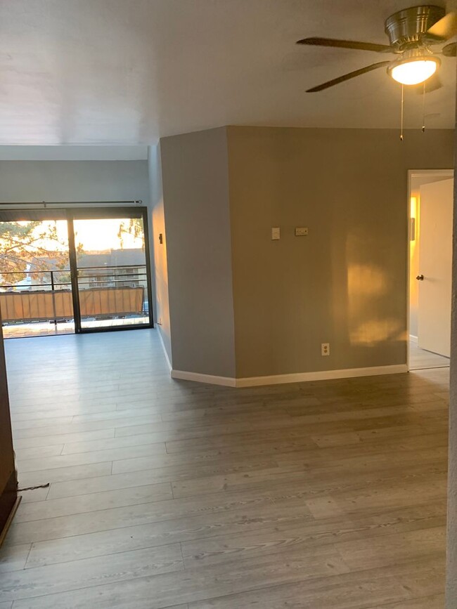 Building Photo - $2,500 - 2 Bed / 2 Bath Condo in East Clai...