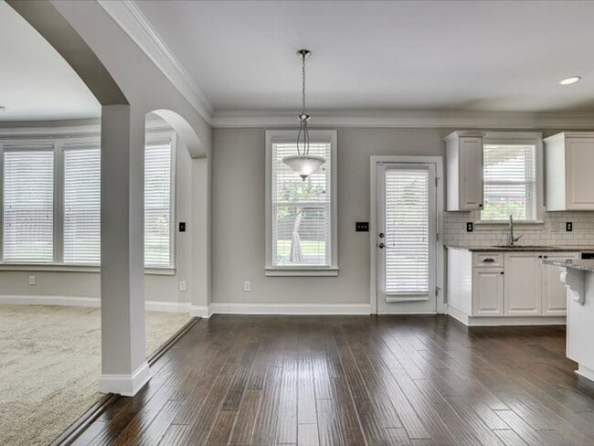 Building Photo - 5 Bedroom 3 Bath In Evans!