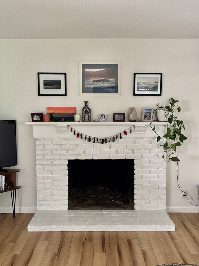 Building Photo - 1360 Gardenia St