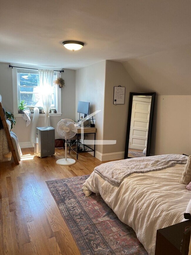Building Photo - Awesome 4 bed 2 bath in Brighton.... Starting Sept 1st!