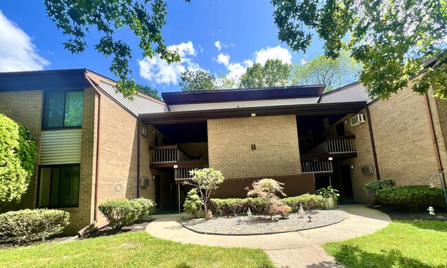 Building Photo - 11 Pine Cluster Cir