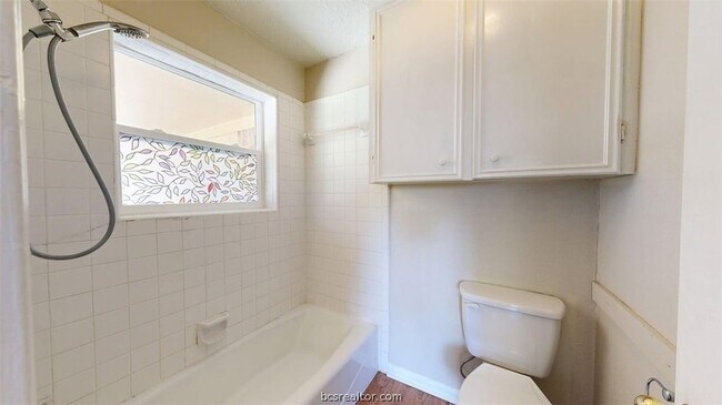 Building Photo - 2812 Adrienne Dr