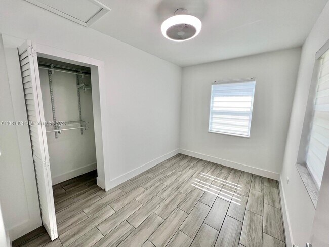 Building Photo - 7290 SW 34th Street Rd