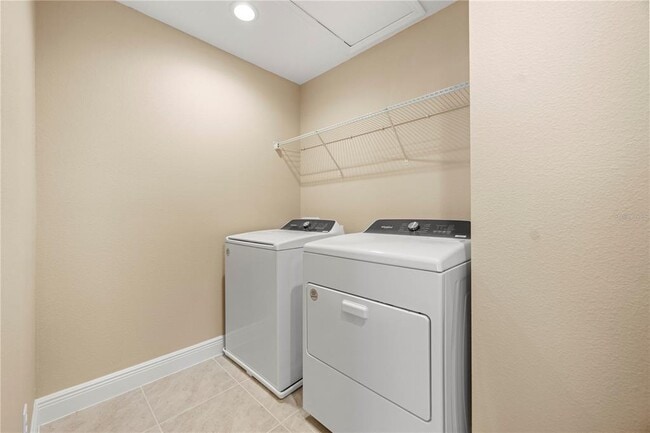 Building Photo - 2049 Heart Lk Dr