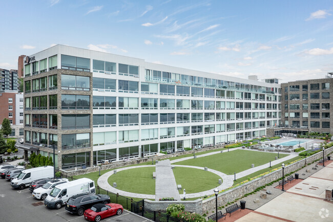 Building Photo - The Pearl