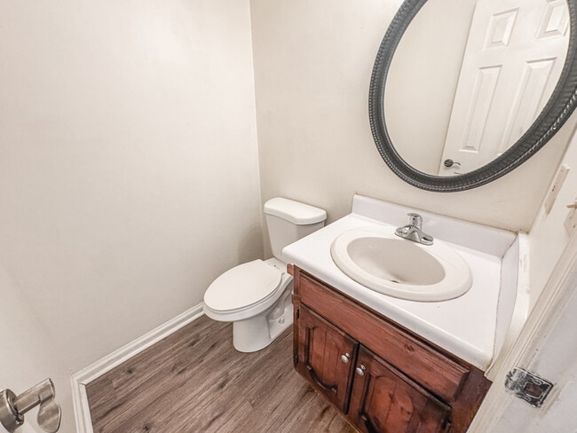 Building Photo - Charming 3 Bedroom, 1.5 Bathroom Townhome in Kempsville