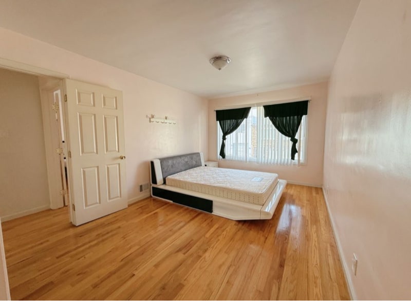 Building Photo - 307 Teddy Ave