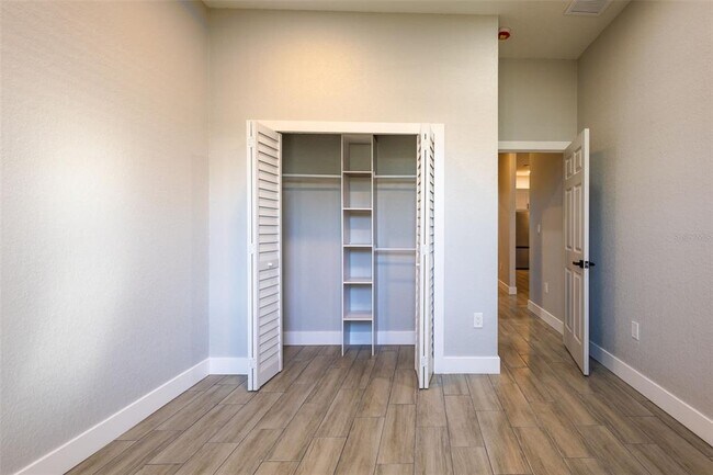 Building Photo - 9912 Golden Loop
