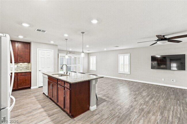 Building Photo - 1525 Deep Valley Ave