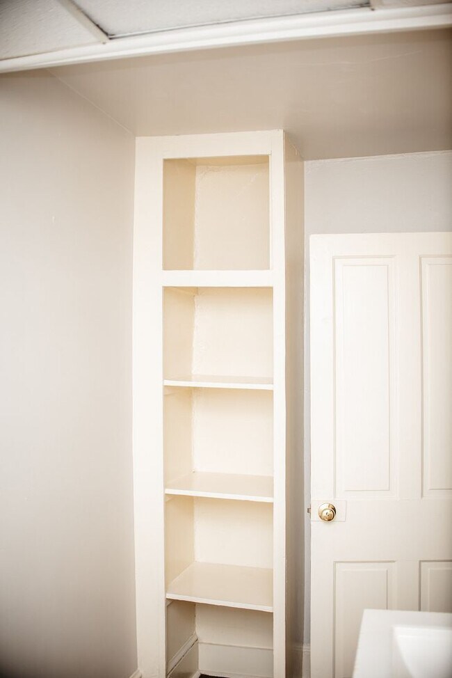 Building Photo - 331 N 3rd St