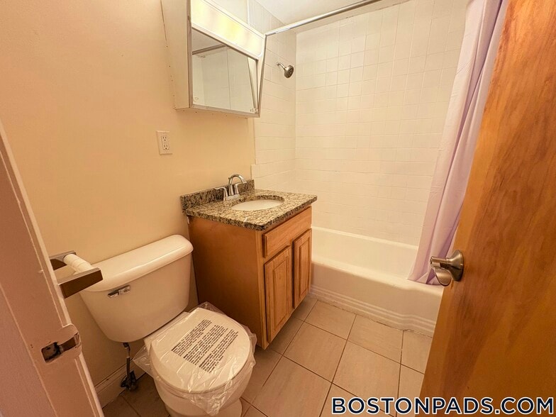 Building Photo - 222 Babcock St