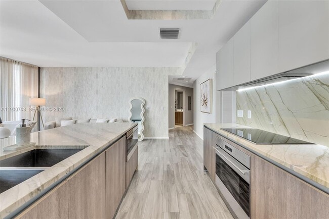 Building Photo - 801 S Miami Ave