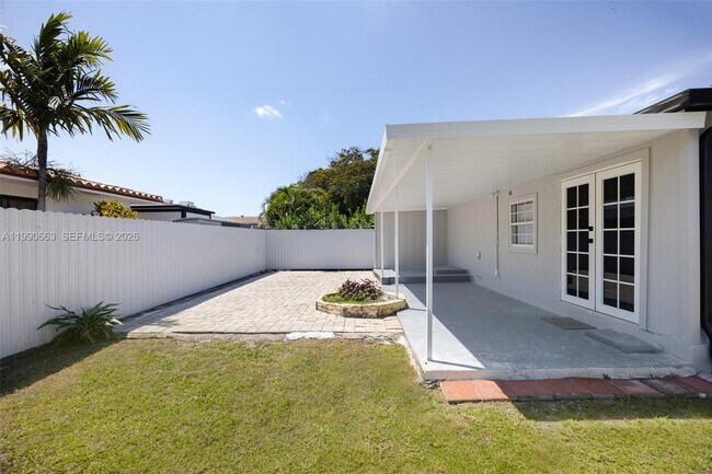 Building Photo - 3640 SW 13th St