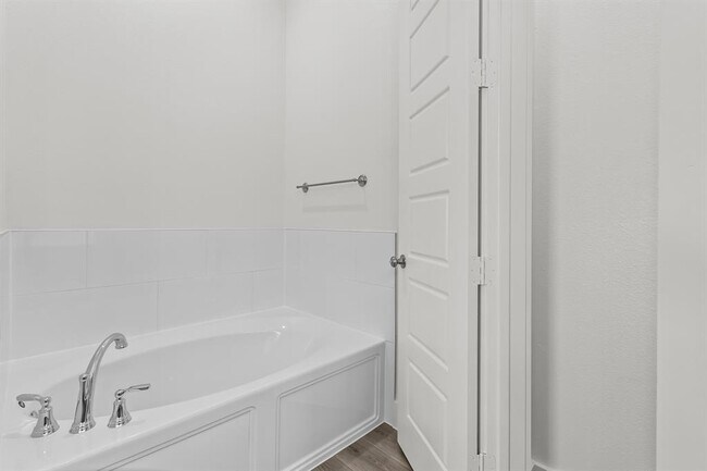 Building Photo - 1664 Hillside Terrace