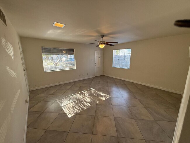 Building Photo - 41 E Woodward Dr
