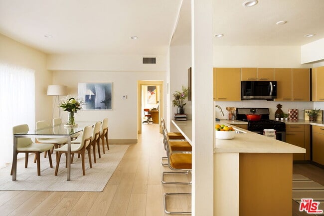 Primary Photo - 1717 Malcolm Ave